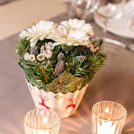 Xmas OASIS® Floral Cupcake Table Design
